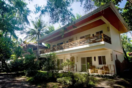 Mike's Dauin Dive Resort