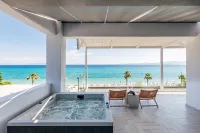 Blue Carpet Luxury Suites - Hot Tub