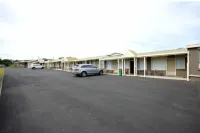 Pelicans Motel San Remo - parking