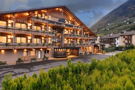 Mondi Hotel Tscherms Отели в г. Чермес