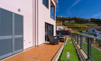 Canhas Views