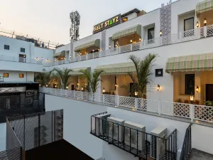 솔트스테이즈 오토그래프 코노트 플레이스