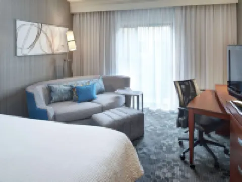 Sonesta Select Milwaukee Brookfield Hotels in Brookfield