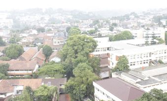 Modern & Contemporary Studio at Beverly Dago Apartment Near Itb