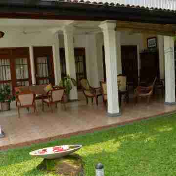 Surf Villa Hotel Exterior