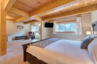 Ember by AvantStay Majestic Entertainers Home w Pine Tree Views & Close to Meek's Bay