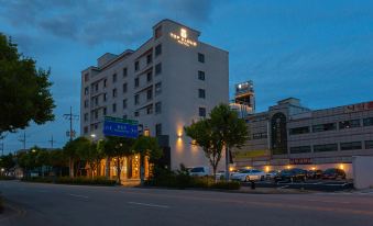 Top Cloud Hotel Iksan