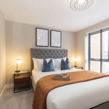 Elliot Oliver - Stylish Loft Style Two Bedroom Apartment with Parking