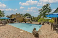 The Inn at Cedar Grove - Pools