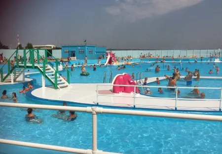 Hidden Treasure- 2 Beds Sleeps 3 Gillingham