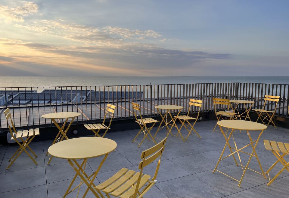 2. 포트 로드 호텔..