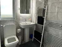 HouseSleeps5-Garden-Parking-Petsok-Near Locks Hotels in Low Moor