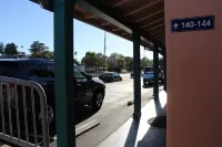 Riverside Inn & Suites Santa Cruz - Parking