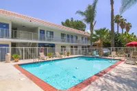 Motel 6 Simi Valley, CA - Pools