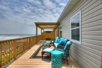 Turtle's Pace -Beachfront Condo