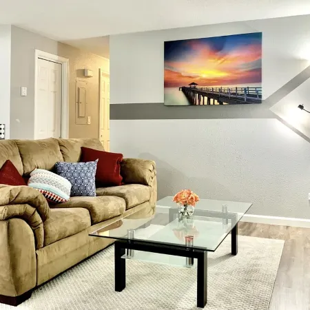 2 BR Single Story Townhouse w King Bed