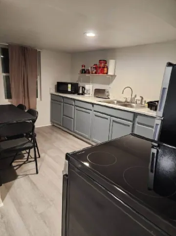 Newly Remodeled  Basement Studio!