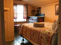 Romantic Cabin on-The-Water-w/Breathtaking Views-Bch Fire Pit! - 2 Wks Aval: Aug Hotels in Wayne