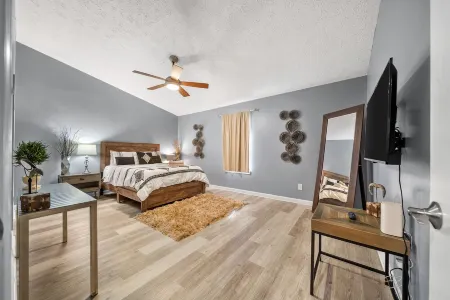 Cozy, modern 2 story townhome!