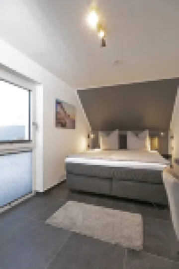 House Comfort, with outdoor whirlpool and sauna for exclusive use, 300m to the lake