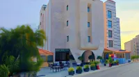 La Maison Hotel