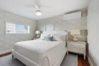 Downtown 2nd Floor Apartment with Dramatic Lake Views.