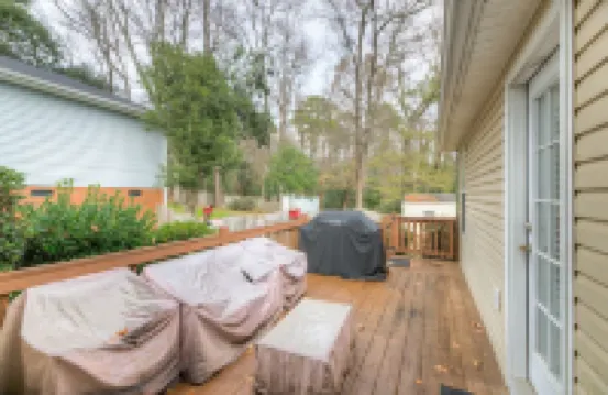 Close to Downtown with Fenced Yard and Deck - Cozy Retreat Hotels in Lexington