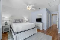 Gulf Front Heated Pool and Beach Access - Elegant Coastal Escape Hotels in Sunnyside