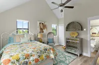 Stunning River Access and Beautiful Views - Gorgeous Serene Cabin Hotels near Lyndon B. Johnson National Historical Park