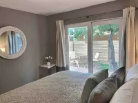 Charming Cottage - Fenced Yard, Firepit, High-Speed WiFi Hotels in Littleton