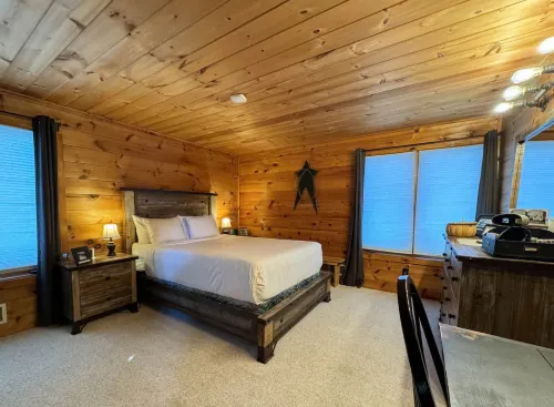 Exclusive Lake Access and Arcade Paradise - Charming Enchanting Hotels in Madison