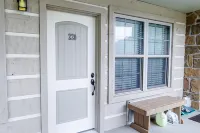 Lovely studio in riverfront community with firepit, pool, and full kitchen Hotels in Blount County