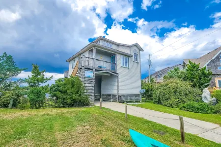 Waterfront home on a sound canal with shallow dock & sunset views - 2 dogs OK