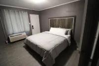 Stylish Retreat with WiFi, Parking, Patio, Fireplace, AC Hôtels à : Hot Springs
