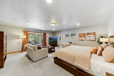 Forested Family Getaway: Hot Tub, BBQ, Ping Pong
