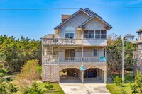 Inviting, dog-friendly home with wraparound decks, washer/dryer & outdoor shower