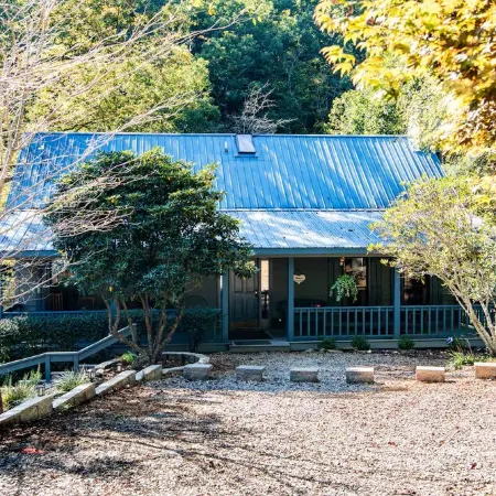 Cozy Cabin on the Toccoa River - Fireplace, Screened Porch, Fishing, & S’Mores