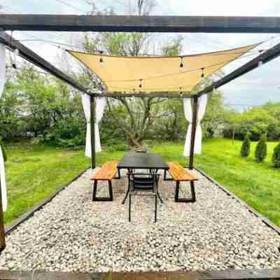 Cozy 2BR Mid-Century Townhouse w/Parking Near Downtown Ann Arbor & The Big House Hotel Exterior