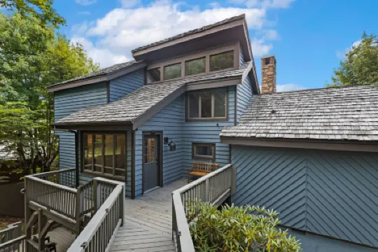 Expansive Mountain Views and Game Room - Spacious Retreat