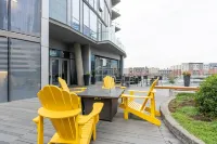 Mesmerizing City Views and Modern Amenities - Chic Urban Oasis