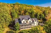 Mountain Retreat with Game Room and Hot Tub - Cozy Family Escape
