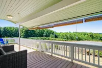 Family-Friendly Home with High-Speed WiFi, Water View, W/D, and Enclosed Yard Hotels in Langley