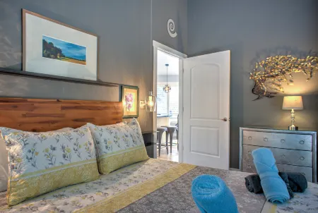 Exquisite Decor and Stunning Outdoor Space - Charming Mountain Retreat Отели рядом с достопримечательностью «Бируоллоу Маунтин Трейл»