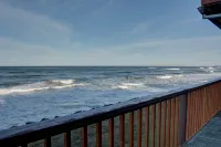 Oceanfront Views and Cozy Comfort - Charming Beach Retreat Hotels in Neskowin