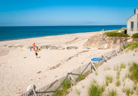 Charming Family Hideaway with Large Deck and Fire Pit - Cozy Beach Escape