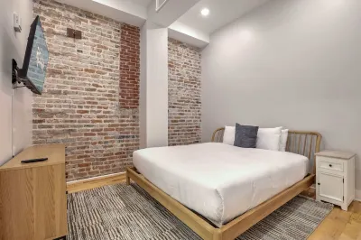 Roami at the Churchill | 2 Bedroom w/ Balcony Hotels in Arts-Warehouse