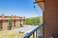 Loft with Fireplace and Indoor Swimming Pool - Cozy Chalet Retreat Hotels in Parowan