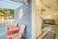 Enchanting Ocean View and Cozy Jacuzzi - Romantic Cottage Retreat