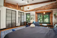 Luxury 8Br/7BA DC Mansion – Reunions, Retreats - Homestays