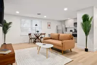 Stylish Retreat - High-Speed WiFi, Modern Design Hotels in Morton Township